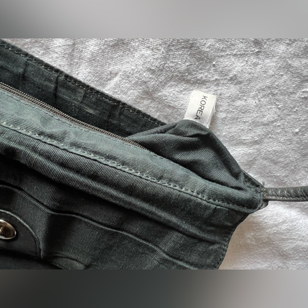 Vintage Toni Black Leather Bag with Gold Accents - Picture 7 of 7